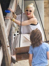 Gwen Stefani spielt mit ihren Söhnen