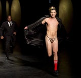 Nacktflitzer bei Prabal Gurung-Show