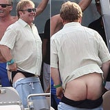 Elton John: Popo-Attacke