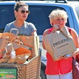 Mila Kunis genießt Zeit mit ihrer Mutter