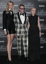 Karolina Kurkova zeigt sich in sexy Smoking