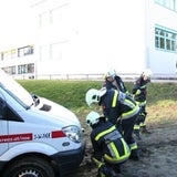 Rettungsauto blieb im Schlamm stecken