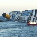 Kreuzfahrtschiff auf Grund gelaufen