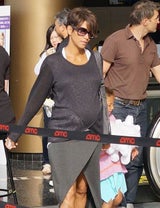 Halle Berry und Olivier Martinez gehen mit Nahla ins Kino