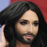 Conchita Wurst präsentiert Song Contest Song