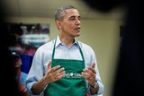 Barack Obama hilft in der Küche aus