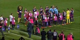 Austrianer stehen für Bullen Spalier