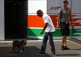 Formel-1-Pilot Lewis Hamilton liebt Hund Roscoe