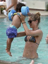 Bikini-Mama: Doutzen Kroes zeigt ihr Sixpack