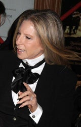 Barbra Streisand ist komplett faltenf
