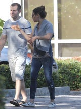 Mila Kunis beim Shoppen mit ihrem Vater