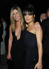 Jennifer Aniston protzt mit Mörder-Ausschnitt & Liebes-Klunker