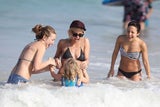Urlaubs-Wonne: Ashlee Simpson plantscht mit Sohn auf Hawaii