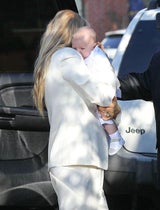 Fergie & Josh Duhamel lassen baby Axl taufen