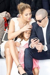 Jennifer Lopez mit Lover & Kind bei Chanel-Show