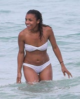Melody Thornton badet in Miami
