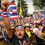 Demonstranten stürmen Regierungsgebäude in Bangkok.