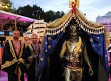 Die schrägsten Kostüme am Life Ball