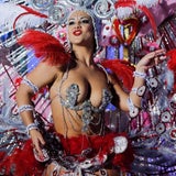 Nackte Haut und Samba in Spanien