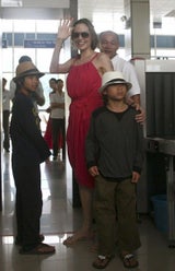 Pax Jolie-Pitt besucht seine Oma in Vietnam