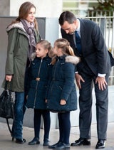 Prinzessin Leonor und Prinzessin Sofia zu Besuch beim Opa