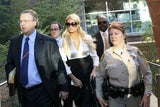 Paris Hilton: Im Barbie-Look vor Gericht