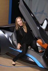 Uma Thurman zeigt verdächtigen Klunker