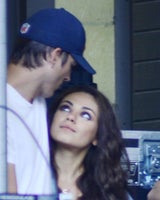 Ashton Kutcher & Mila Kunis bei Konzert