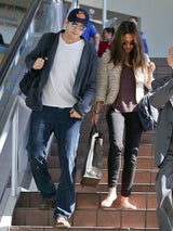 Ashton Kutcher & Mila Kunis am Flughafen