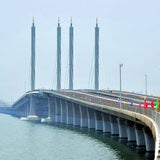 Längste Meeresbrücke der Welt eröffnet