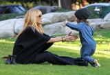 Rachel Zoe mit High Heels am Spielplatz