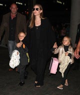 Angelina Jolie mit ihren sechs Sprösslingen