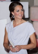 Kate in Taubengrau