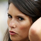 So heiß ist die Frau des Crash-Königs