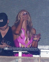 Paris Hilton: Geburtstag mit XXL-Beinschlitz