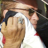 Arnold Schwarzenegger besucht seine tote Mama