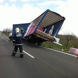 Sturm kippte zwei LKW um