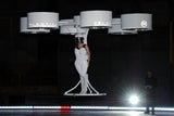 Lady Gaga im fliegenden Kleid