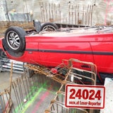 Mann stürzt mit Auto 7 Meter in Baugrube