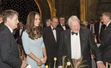 Herzogin Kate strahlend schön mit Minibauch