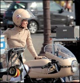 Keira im Vintage-Bikerlook