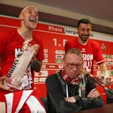 Stöger führt Köln in die Bundesliga