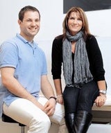 Dr. Thomas Aigner mit glücklichen Leserin Elvira Kern