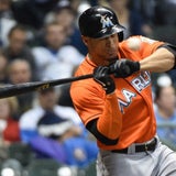 Profi bekommt Baseball mitten ins Gesicht