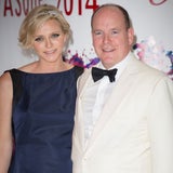 Fürstin Charlène & Fürst Albert verliebt am Rot-Kreuz-Ball