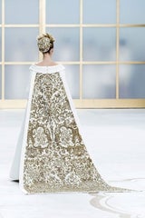 Karl Lagerfeld schickt schwangere Braut auf den Catwalk