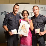 Singende Polizisten bei Mikl-Leitner