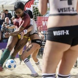Nackte Porno-Stars spielen WM nach