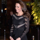 Herzogin Kate führt Babybauch aus