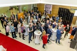 Über 100 geladene Gäste aus Kunst, Wirtschaft und Diplomatie besuchten die Vernissage im VIP Terminal des Flughafen Wien.&nbsp;